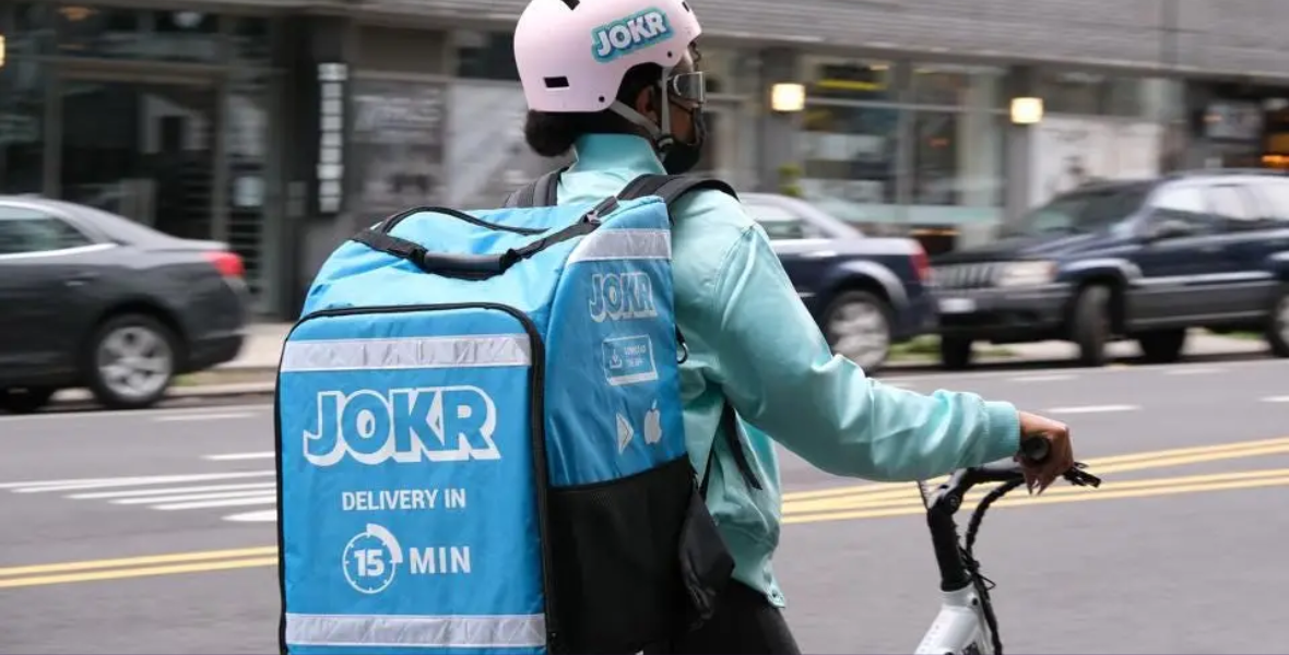 q-commerce, ultrafast delivery, hyper-localization, urban India, consumer convenience, Indian startups, Blinkit, Zepto, Dunzo, GoPuff, Getir, JOKR, Instacart, digital payments, smartphone penetration, AI-driven personalization, last-mile delivery, predictive analytics, sustainable q-commerce, EV fleets, drone deliveries, micro-warehouses, real-time analytics, RedSeer report, Tier 2 cities, regional preferences, festive shopping, Indian millennials, Gen Z consumers, grocery delivery, e-commerce growth, FMCG collaborations, digital-first mindset, 