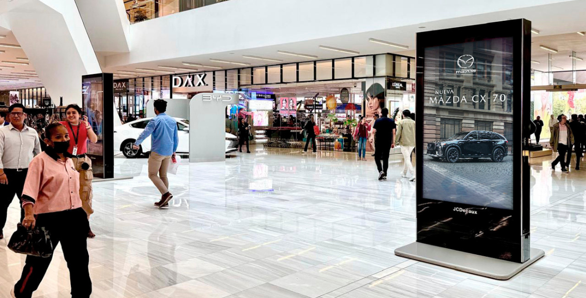 JCDecaux México, VIOOH, programmatic DOOH, digital out-of-home advertising, Mazda CX-70, luxury SUV, dealership traffic, outdoor advertising, SSP, real-time optimization, audience targeting, data-driven marketing, omnichannel strategy, digital advertising, billboard advertising, Mexico City advertising, marketing innovation, customer engagement, OOH growth, advertising technology, premium vehicle advertising, high-traffic locations, shopping mall advertising, dynamic bidding, campaign optimization, ad placements, foot traffic increase, automotive marketing, DOOH trends, digital billboard, outdoor media, media strategy, brand visibility, store traffic boost, advertising effectiveness, DOOH market growth,