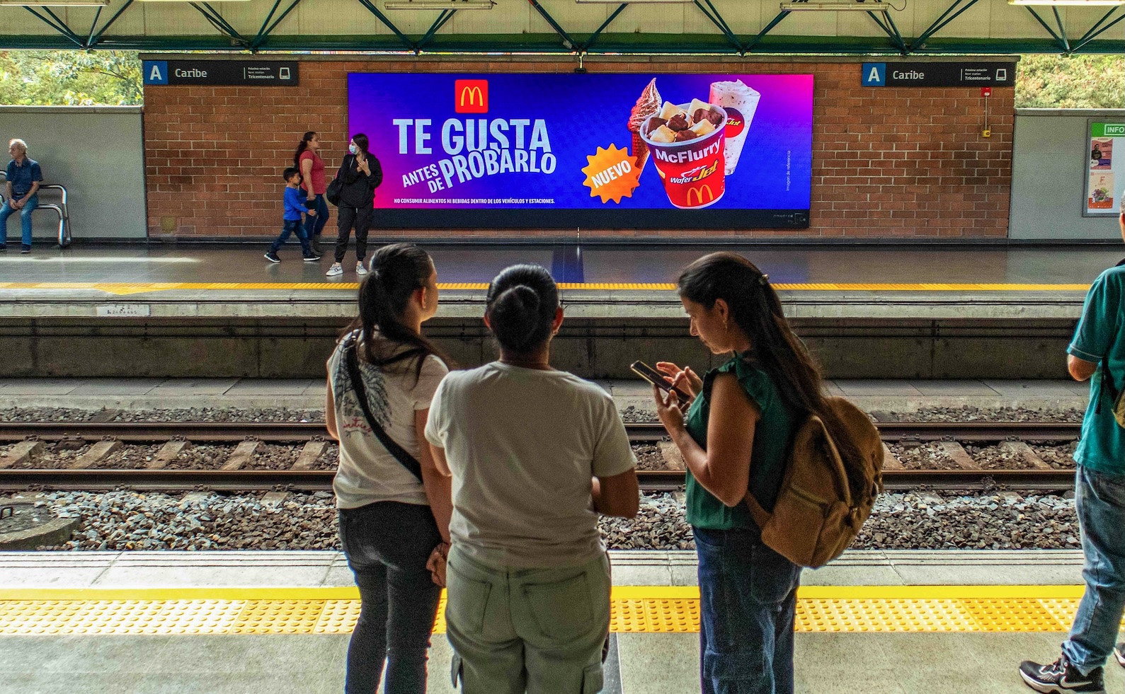 iCo Medios partners with VIOOH to offer programmatic access to premium DOOH screens across Bogotá, Medellín, and Cali, enabling data-driven and targeted outdoor advertising campaigns
