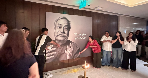 Ogilvy Mumbai Installs Piyush Pandey Portrait To Welcome 2026