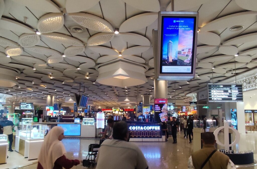Programmatic DOOHpDOOH campaign Mumbai International Airport advertising Digital Out-of-Home advertising Airport advertising India Kalpataru Limited Social Beat Lemma Omnichannel advertising Programmatic advertising India