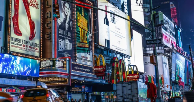 digital advertising screens, digital out-of-home, DOOH, DOOH advertising, digital signage, digital display screens, outdoor advertising, programmatic DOOH, digital billboards, advertising displays, content management systems, retail digital signage, digital screen advertising, display technology, media planning